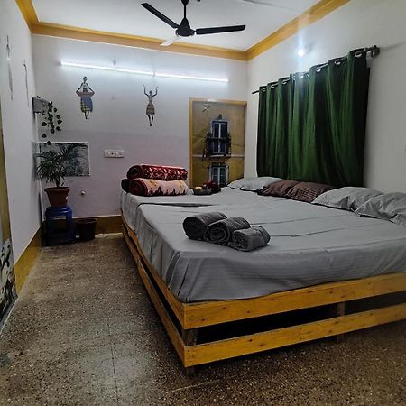 Adh Amilia Gardens Hotell Narasimharaja Puram Exteriör bild
