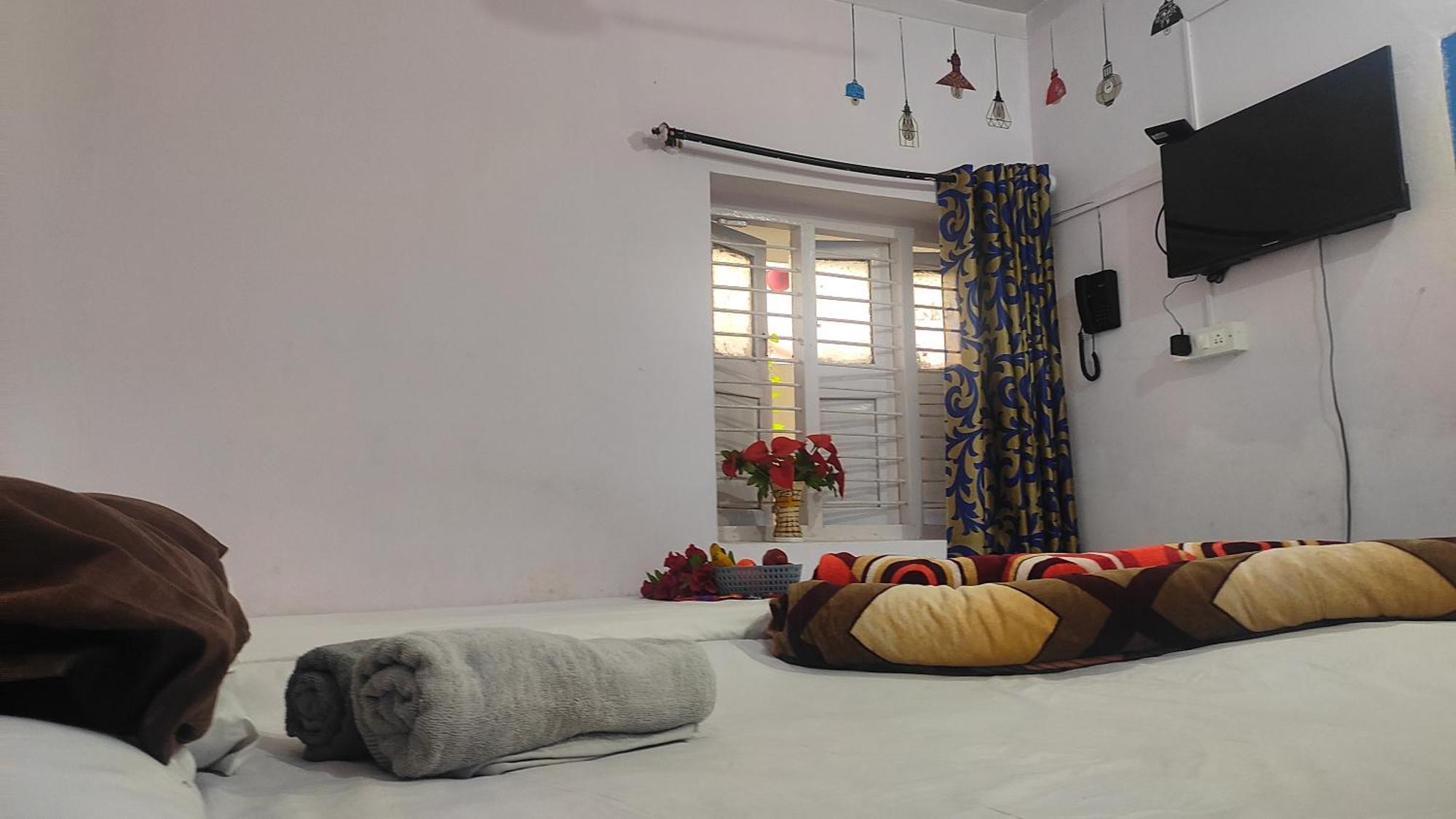 Adh Amilia Gardens Hotell Narasimharaja Puram Exteriör bild
