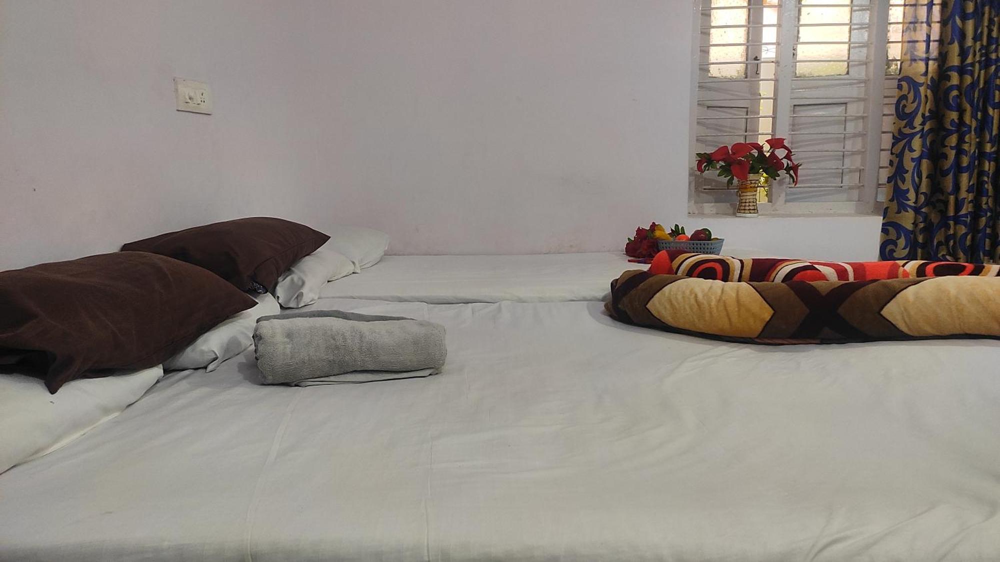 Adh Amilia Gardens Hotell Narasimharaja Puram Exteriör bild