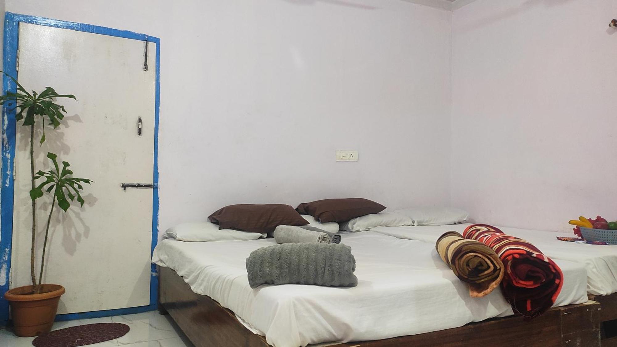 Adh Amilia Gardens Hotell Narasimharaja Puram Exteriör bild