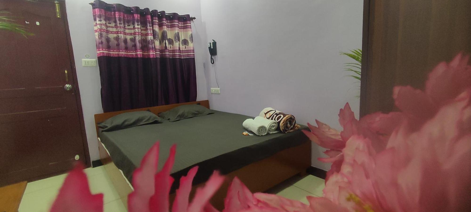 Adh Amilia Gardens Hotell Narasimharaja Puram Exteriör bild